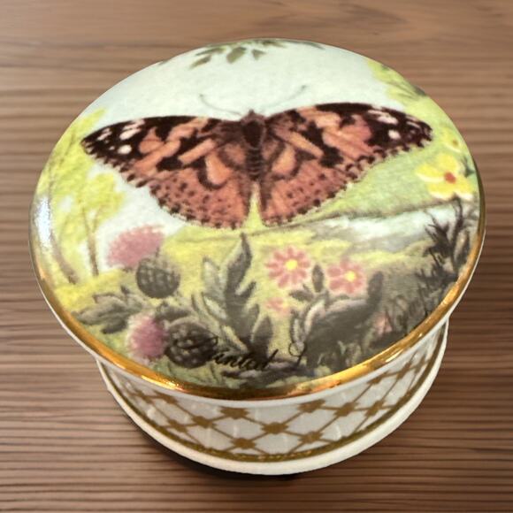 Falcon china Trinket box - Staffordshire England made Butterfly & Flowers Mint - Picture 1 of 5